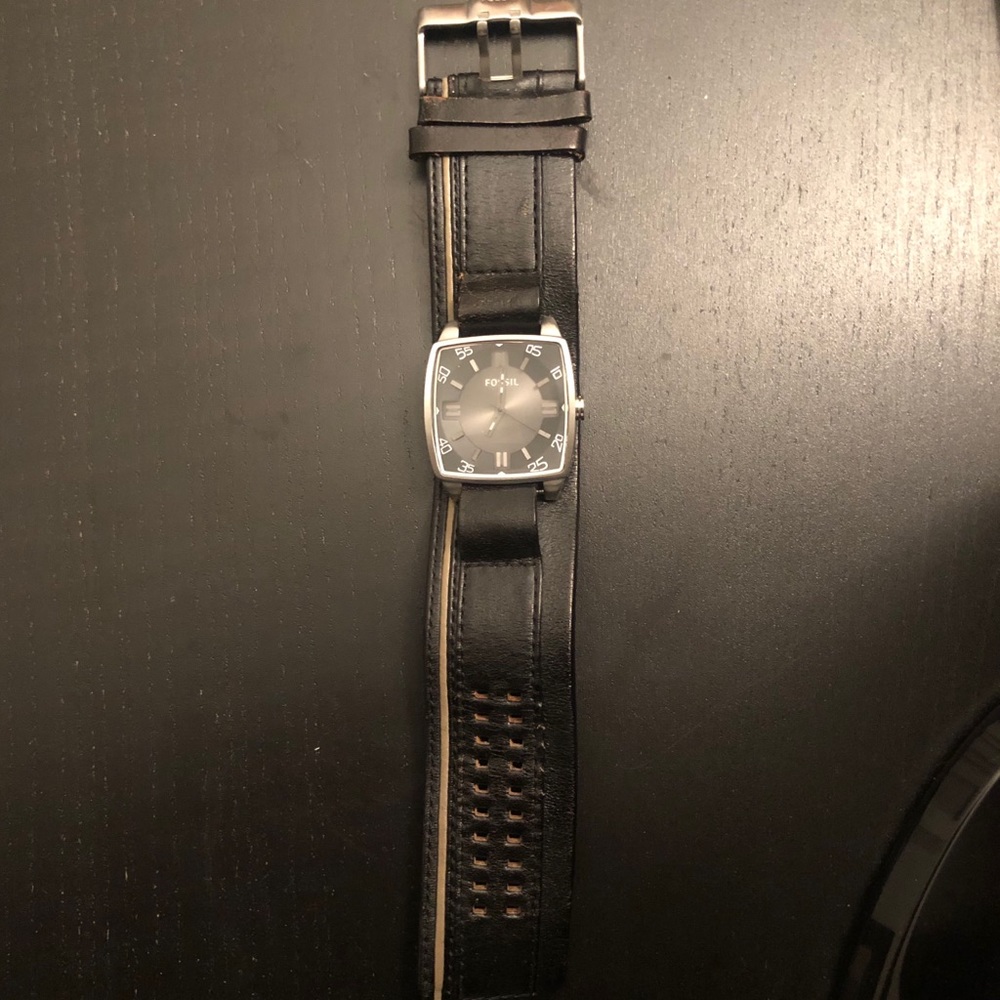 Black Men’s Fossil Watch 🕰